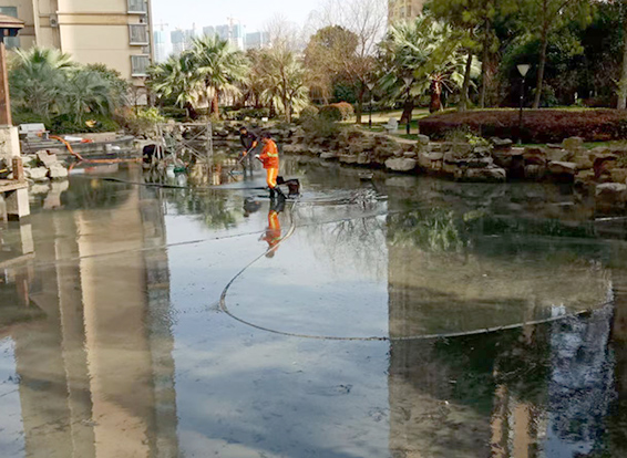 新和景观池淤泥清理