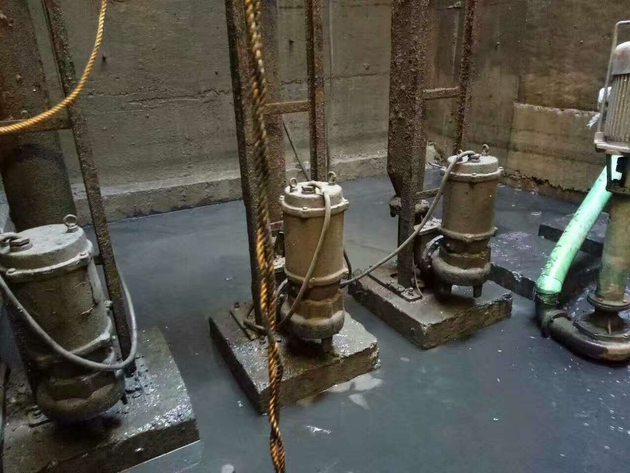 新和污水池清理